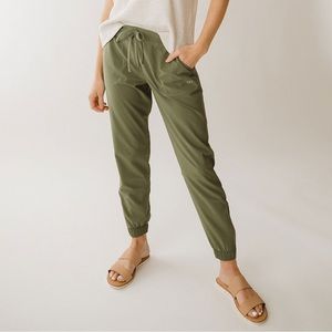 Albion Jetsetters in Sage - EUC Lightweight Zippered Joggers